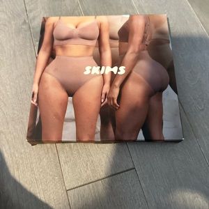 NWT SKIMS Sculpting High waist brief Color SAND Size 2X/3X